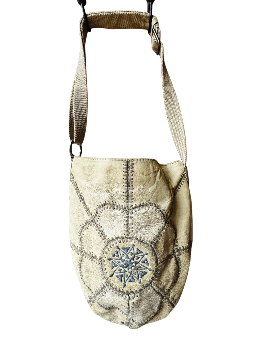 VTG Y2K-era Lucky Brand cream leather boho bucket crossbody Bag - Floral mandala